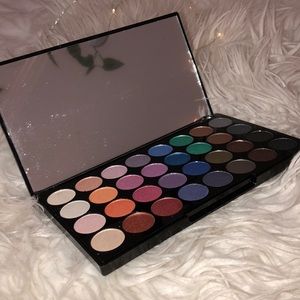 revolution eyeshadow palette BRAND NEW